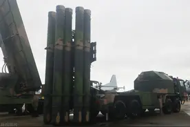 中式武器吊打印度，台名嘴惊呼：歼10都这么先进了，咱还怎么打？图片