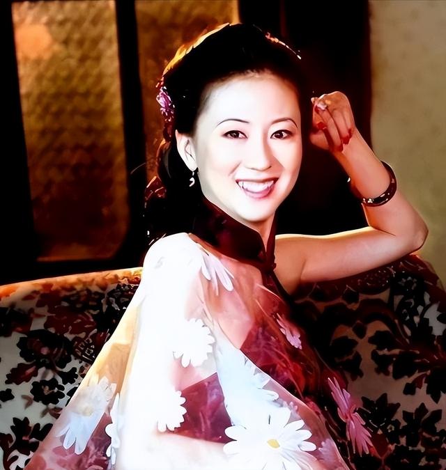 中国第一“裸模	”汤加丽：走红后丈夫抛弃、父亲嫌丢脸，后来怎样