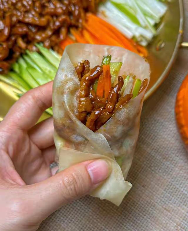 京酱肉丝：一勺酱香征服味蕾！家常做法大揭秘，新手也能秒变大厨