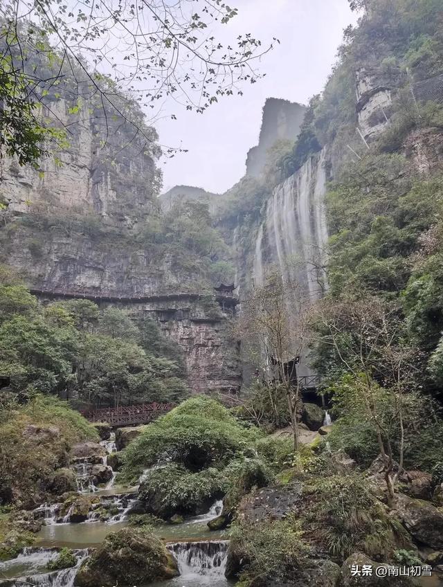 三峡大瀑布记