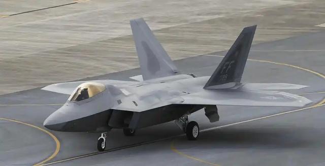 歼50、歼36双雄将至！2035年，中国舰载机“断代式”碾压F35C？