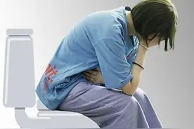 便秘不是喝水少，可能是由于肾精虚引起的，张景岳这个名方送给你图片