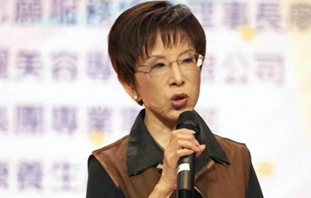 看完阅兵返台后，77岁洪秀柱将有麻烦，吴子嘉断言：她要被关起来