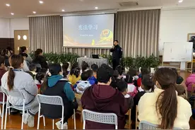 寓教于乐 安全先行——杭州市虎山幼儿园夏意园区开展安全宣传活动图片