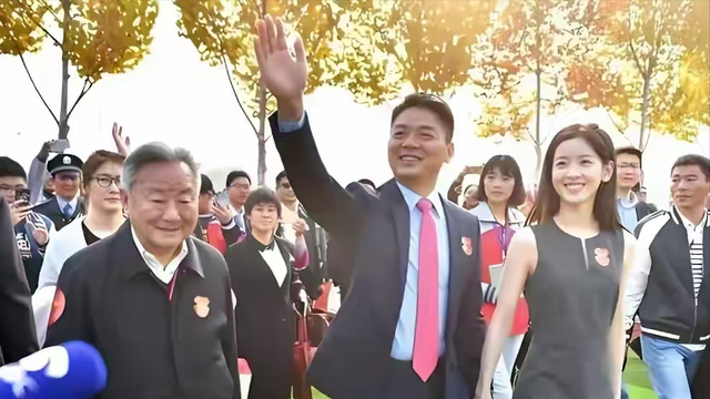 这次，在自嘲老婆面前没自信的刘强东身上，暴露了老夫老妻的尴尬