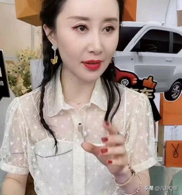 吃相难看！狂割粉丝韭菜，理直气壮卖假货，这几个明星捞金没底线