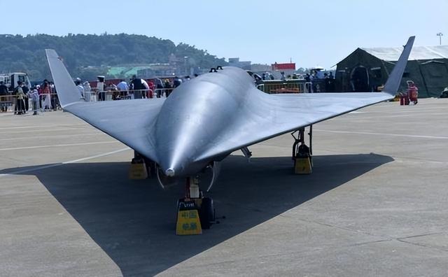 高市早苗通知全球	，不撤回涉台言论，话音刚落，解放军攻击11亮相