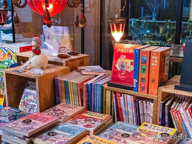 探秘中山路 286 号！奇点书集：双层秘境，多元业态焕文艺