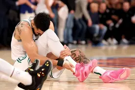 跟腱撕裂！塔图姆重伤+坐轮椅退场，医学专家：或缺席25-26赛季图片