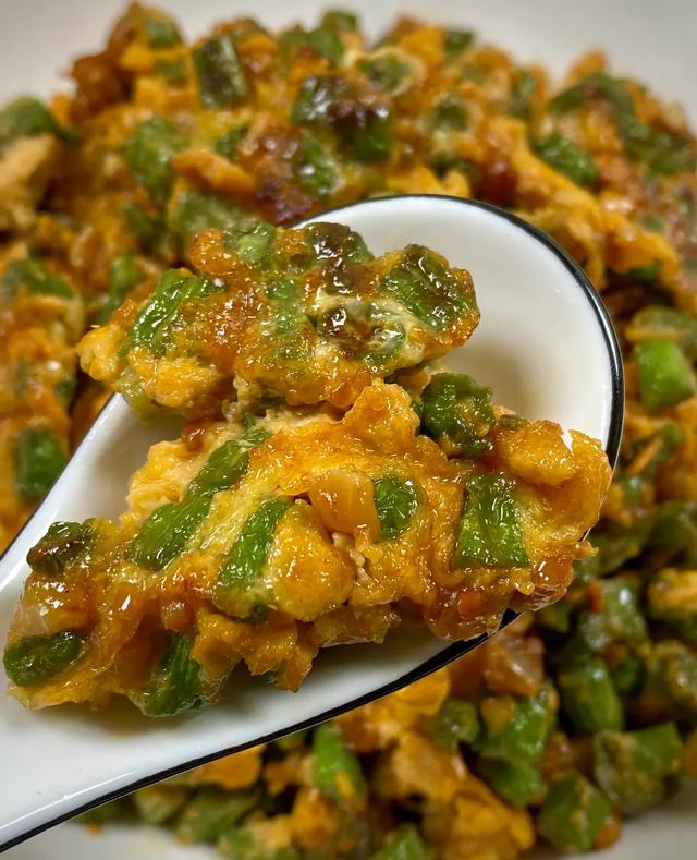 豆角炒蛋：家常小炒的“米饭小偷”，5分钟搞定的鲜香下饭菜