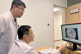 膝盖扭伤一直痛 苏州专家：警惕三大关节受运动伤图片