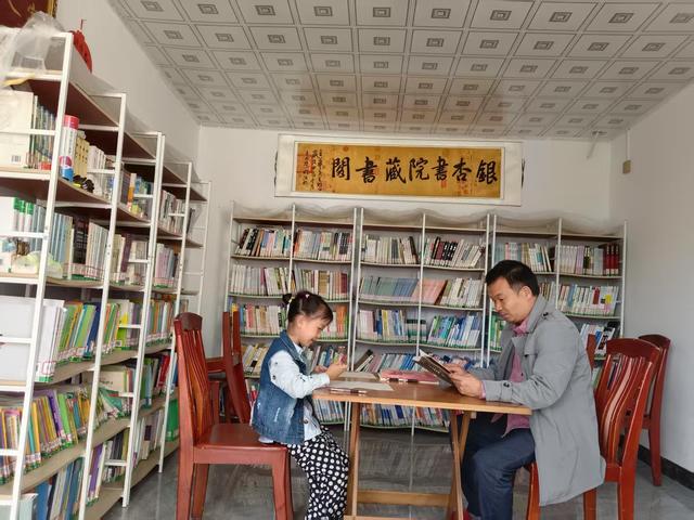 贵州银杏书院：假期孩童阅读书声琅