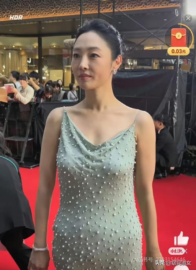 41岁白百何现身东京，她的下跨变得好大啊，脸也胖了，变化真大