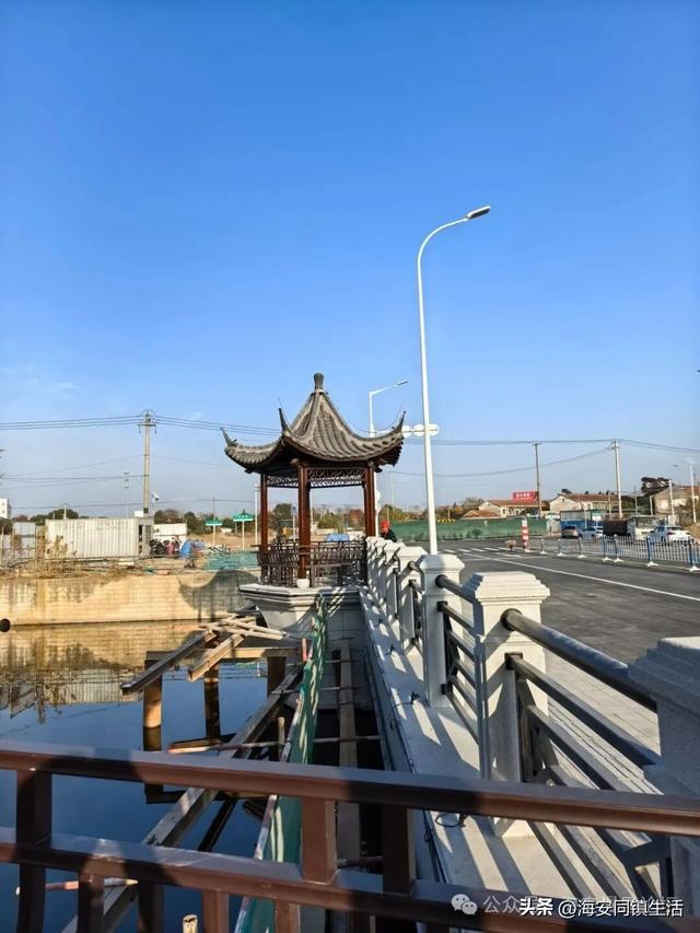 在海安新立发桥上看看老通扬河的水，回味春秋风云！