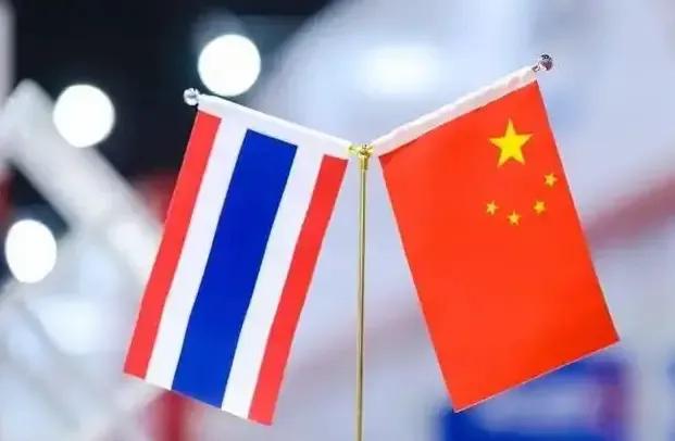 这一仗彻底把泰国打醒，卡了中国四年的军购，佩通坦内阁终于点头