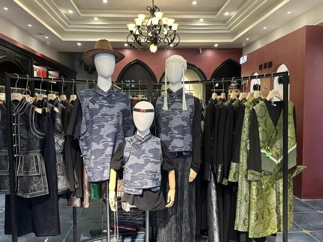 选对一件蒙古袍，做朋友圈最靓的“风雪之子”