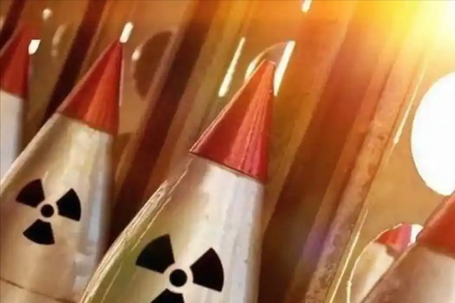 美俄斗法升级！海燕出鞘破局，俄罗斯1.7万核导弹直戳美国本土