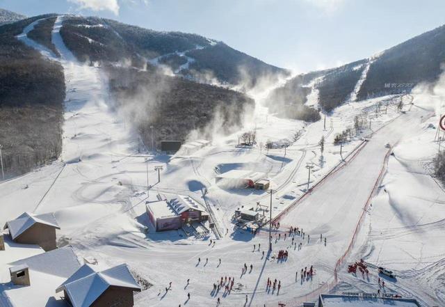 滑雪季正式启幕，十大雪场等你挑战，长白山5个月完美雪季