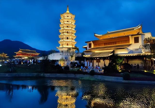 我是罗马尼亚人，去了趟承德避暑山庄，忍不住想说说，山庄给我的