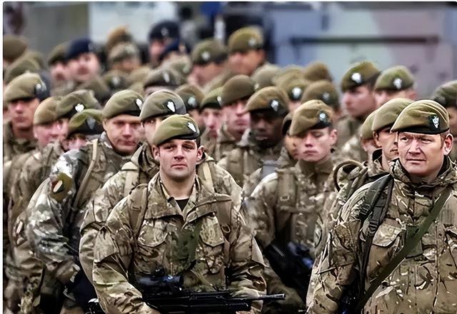 又让张召忠说中了？东拼西凑550亿建的2艘航母，如今彻底成为累赘