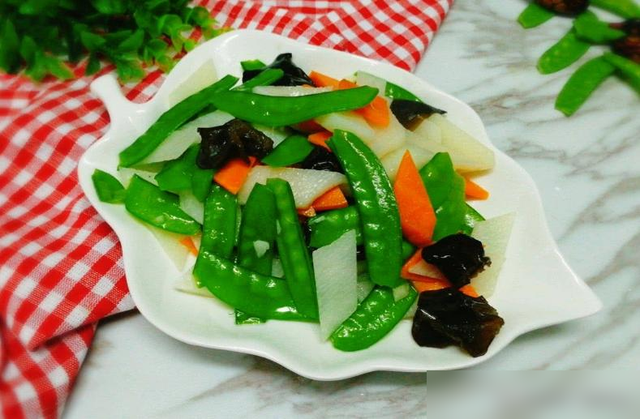 三月后，饮食应“多素少肉”，推荐吃5道家常菜，清淡鲜美又润燥