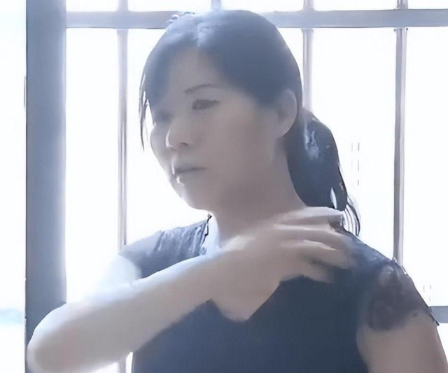 湖南一女子因长得太漂亮，55岁没上过一天班，颜值曝光后网友感慨