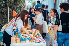 别再瞧不起摆地摊这6个地摊生意，一个人做月入过万比打工强太多图片