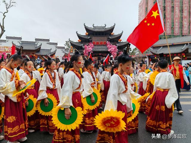 湖北：云梦国庆大巡游 楚韵风华映盛世 祥云欢歌庆华诞