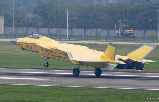 张召忠：美国就算一动不动，中国20年也追不上	，中美差距那么大？