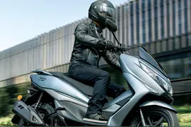 新车 | 售价15980元/竞争本田PCX 160 豪爵UHR150踏板高手把版上市图片