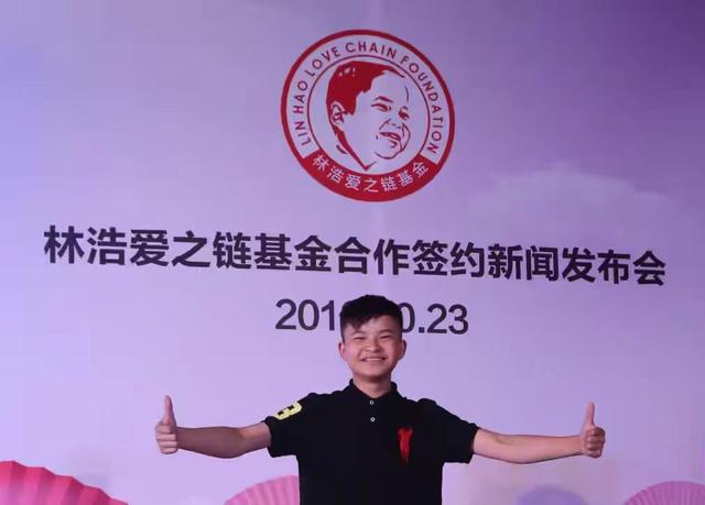 被姚明抱着上奥运的抗震小英雄，曾发誓考上清华，16年后成了这样