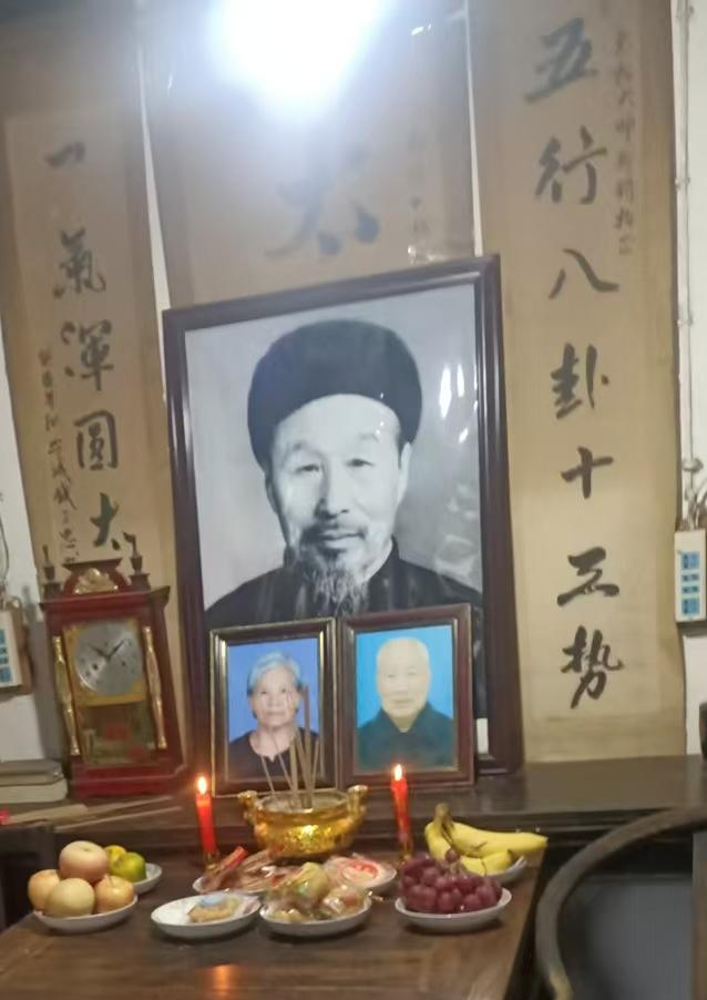 赵堡太极拳名家郑钧先生“太极小院”墙壁太极书法思维