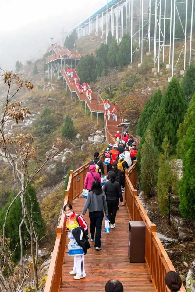 步履不停 向山而行：肥城市摄协助力桃源胜境首届登山节