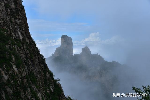 欧亚张家凹的奇峰和云海