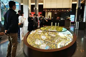 “降价后卖了50多套”！ 青岛楼市价格博弈加剧图片
