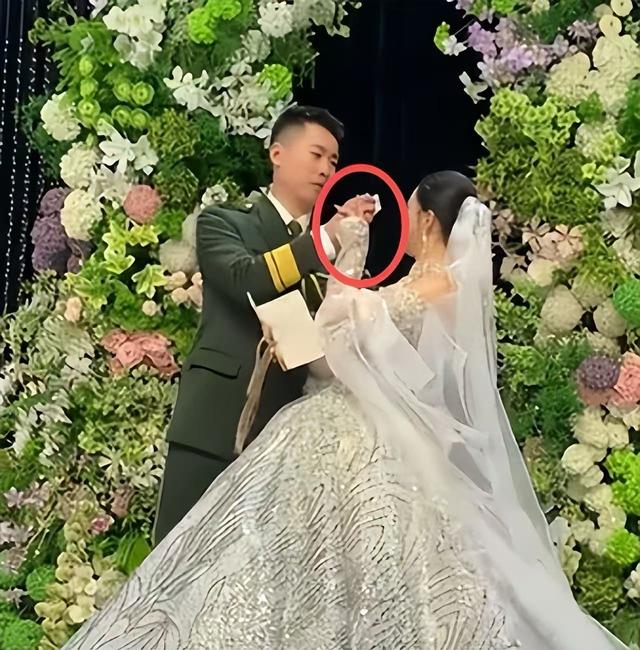 张自轩婚礼曝光！新娘强势、拒他两次亲密动作，岳父现场送车和卡