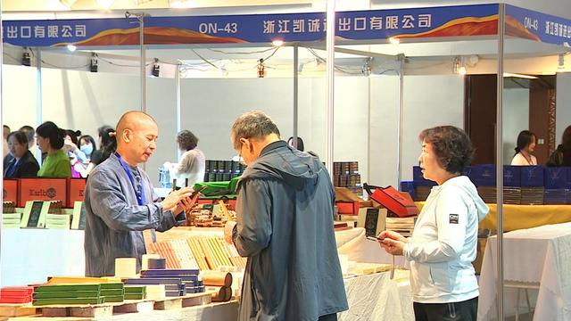 敦煌国际会展中心二期新馆开馆 “敦煌华彩”文旅商品展开展