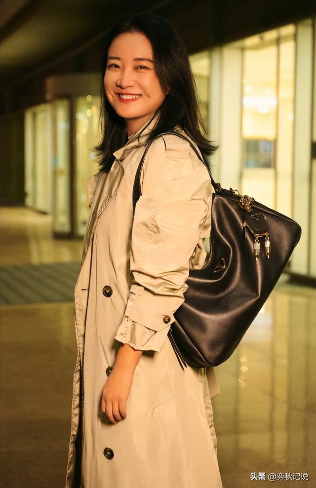 “消失”一年后，43岁的贾玲官宣喜讯，全网恭喜，终于等到这一天