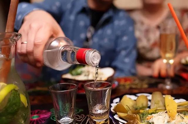 北大研究:一旦确诊高血压，5种食物必须戒掉，避免突发脑出血