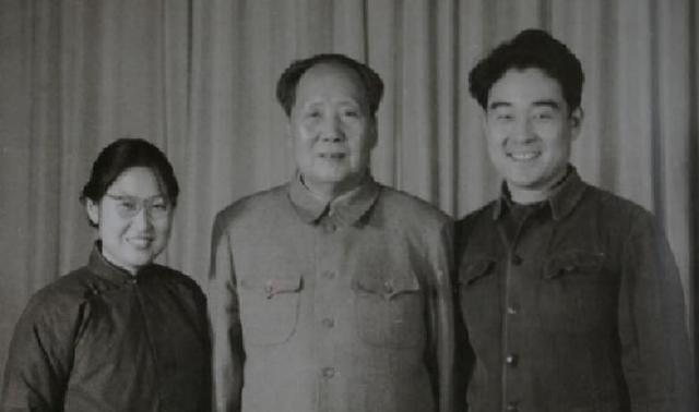毛主席去世前，有1件怪事及2个巧合，有人说天意有人说是暗示