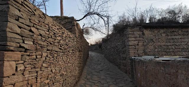 《平凡的世界》石圪节公社双水村，在绥德县满堂川镇郭家沟村