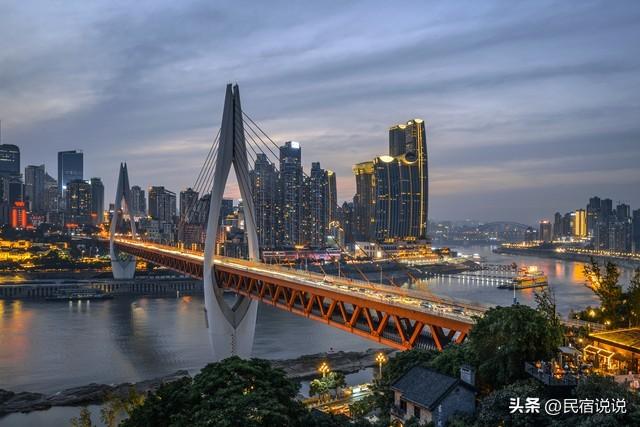别人乘坐重庆长江索道5分钟，他坐了20分钟，挣大啦！