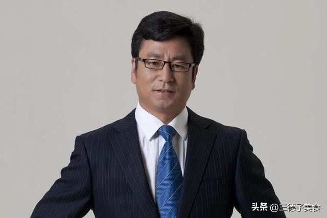 从"央视一哥"到跌落神坛	，57岁白岩松的评论，再遭官媒和网友批评