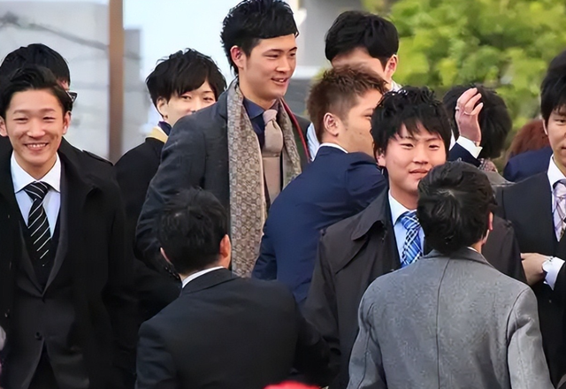 支持率飙升至92.4%！高市早苗迎来大反转，日本政坛要变天了吗？