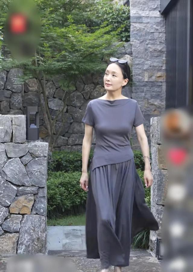 当红时嫁到美国，定居纽约多年，60岁身材好到爆！回国资源超好