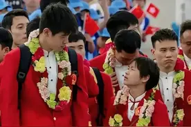 全红婵人气王炸！不仅港媒宠，明星追，郭晶晶霍震霆都找她合影！图片