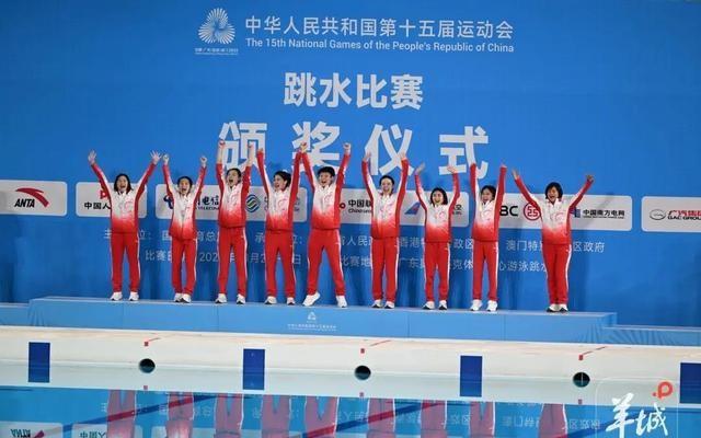 全红婵复出首战摘金，现场下起“娃娃雨”，陈艺文、林珊点赞！