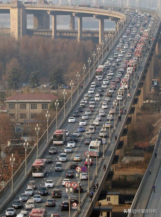 2025国庆出行报告：最堵高速、最挤景区TOP5出炉！你中招了吗？