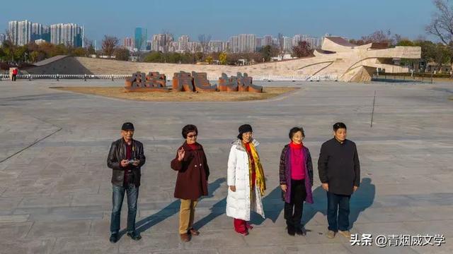 盘龙悠远银杏黄 水中学友情谊长