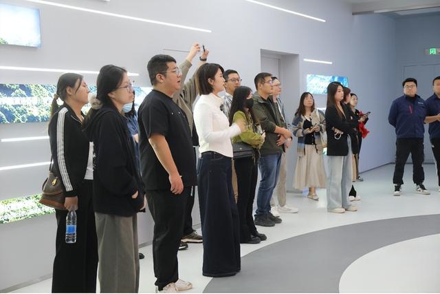 筑梦新篇章 见证城飞跃主流媒体、网络大V走进西安高新三期